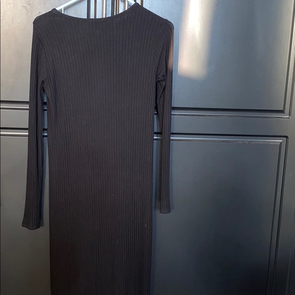 ✨Black long sleeved dress with high slit✨ - Picture 3 of 4